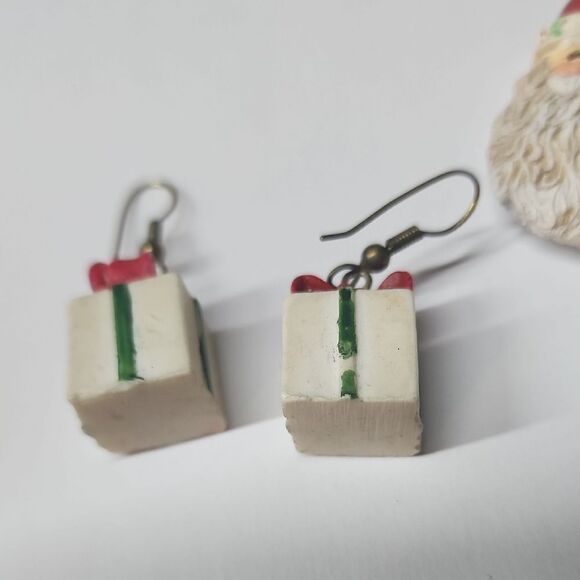 Santa and Gift Box Presents Christmas Earrings - Picture 6 of 6